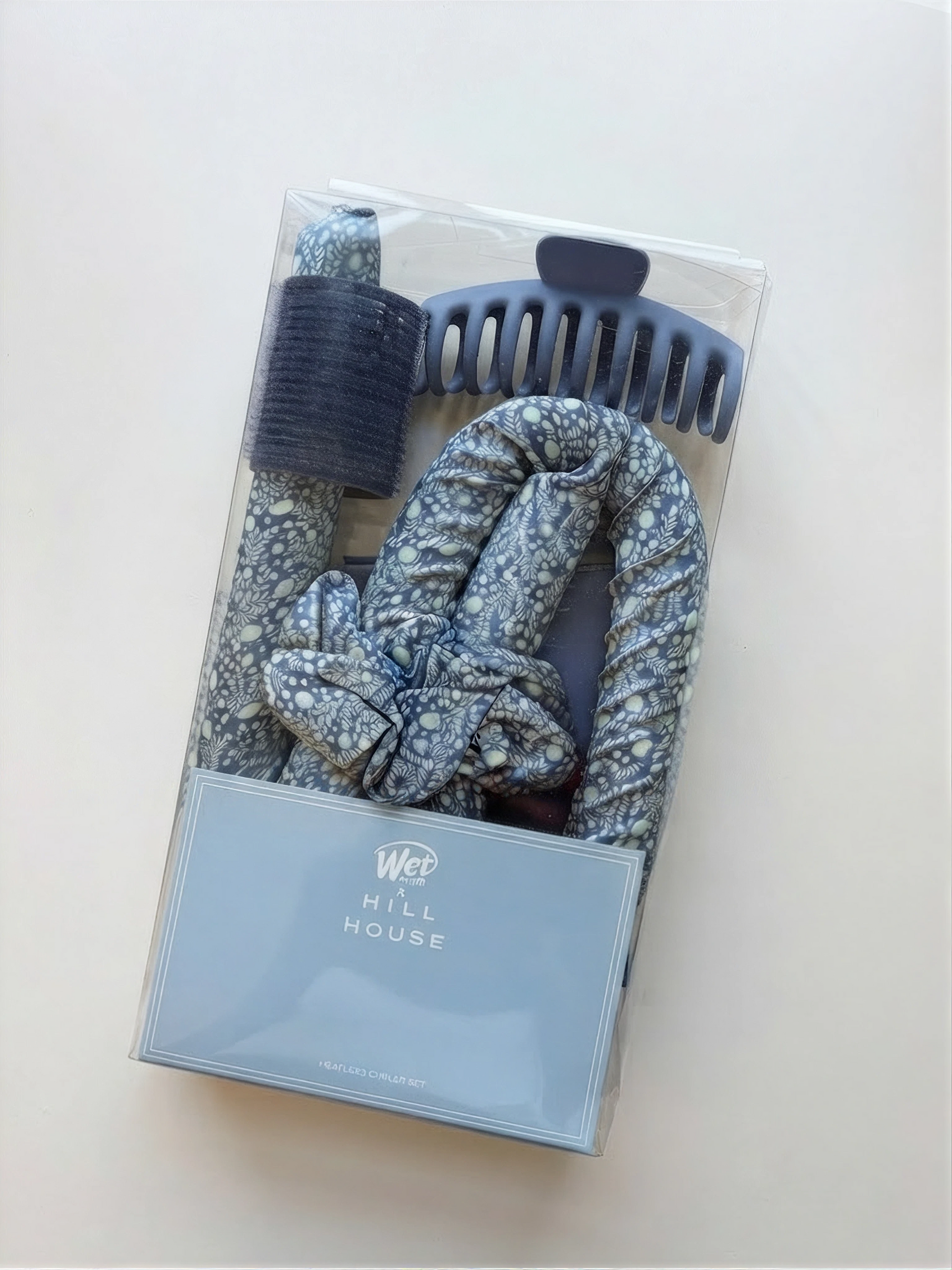 Hill House x Wet Brush Heatless Curler Set - Cornflower Ditsy Thistle - Satin Rod, Curler, Claw Clip, 2 Scrunchies